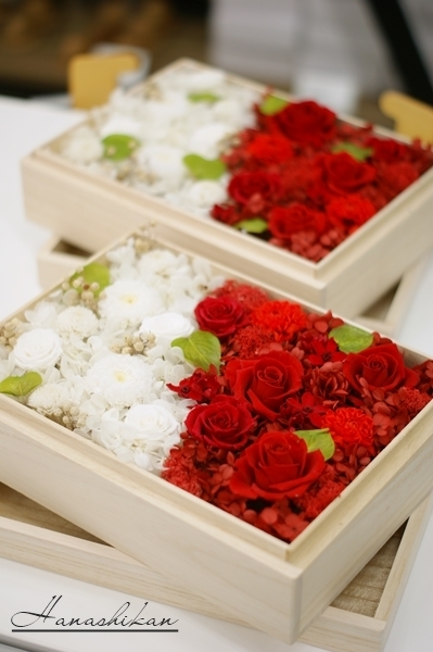 プリザーブドフラワーの桐箱アレンジメント