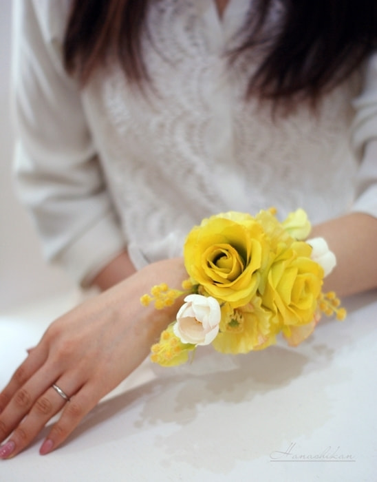 イエローカラーのリストブーケ