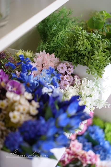 アトリエに揃えている花材の様子