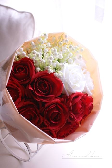 ラッピングしたプロポーズブーケ