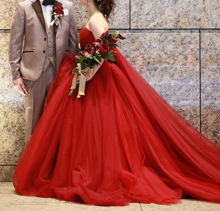 上向きに抱えるように持ったアームブーケ